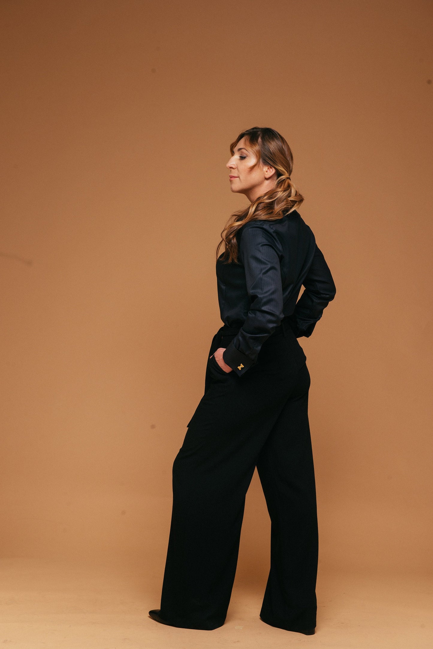 Black Fitted French Cuff Blouse: Elegant Cotton Business Shirt