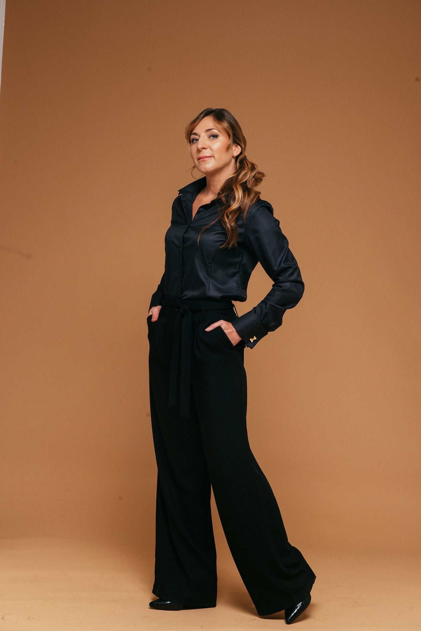 Black Fitted French Cuff Blouse: Elegant Cotton Business Shirt
