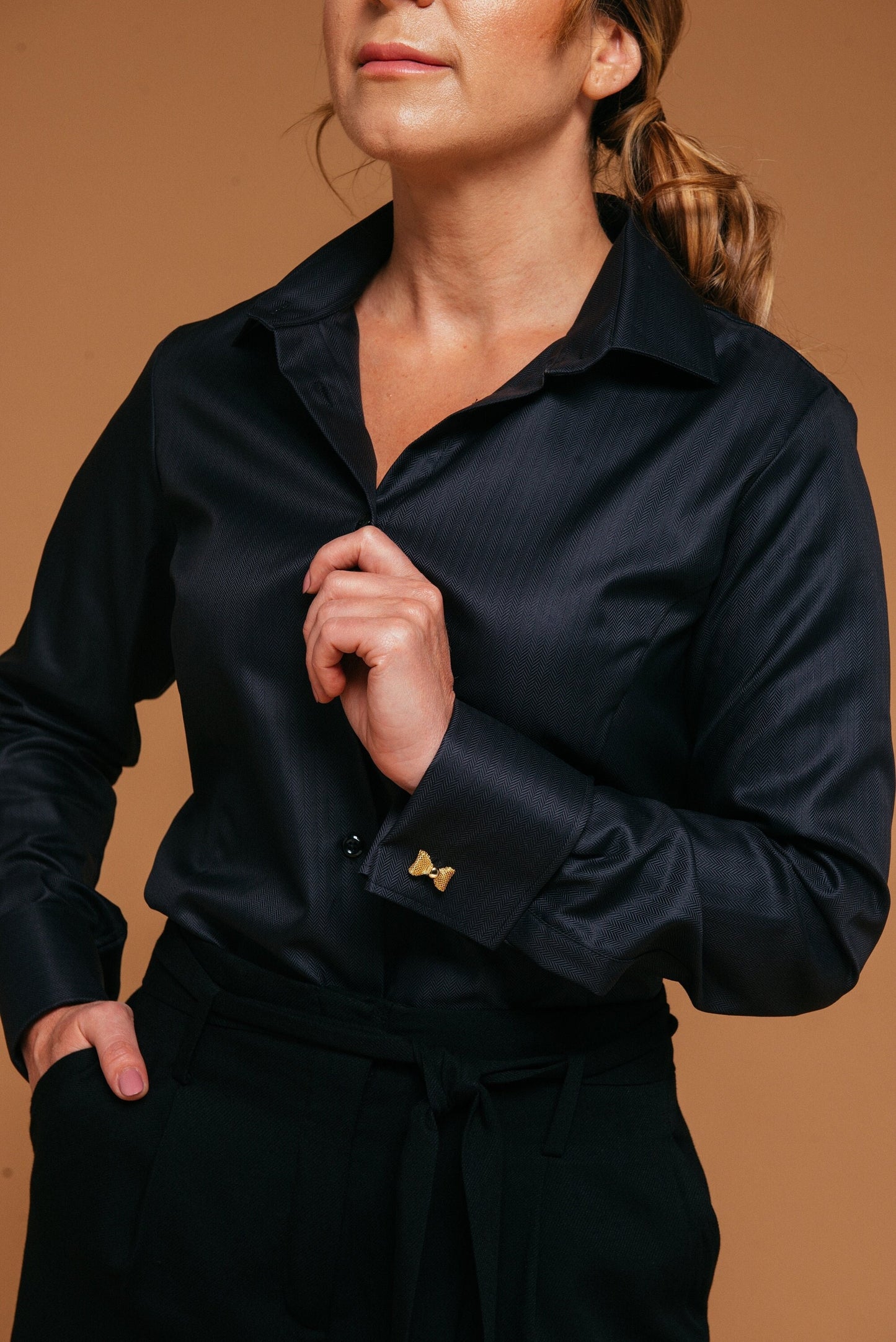 Black Fitted French Cuff Blouse: Elegant Cotton Business Shirt